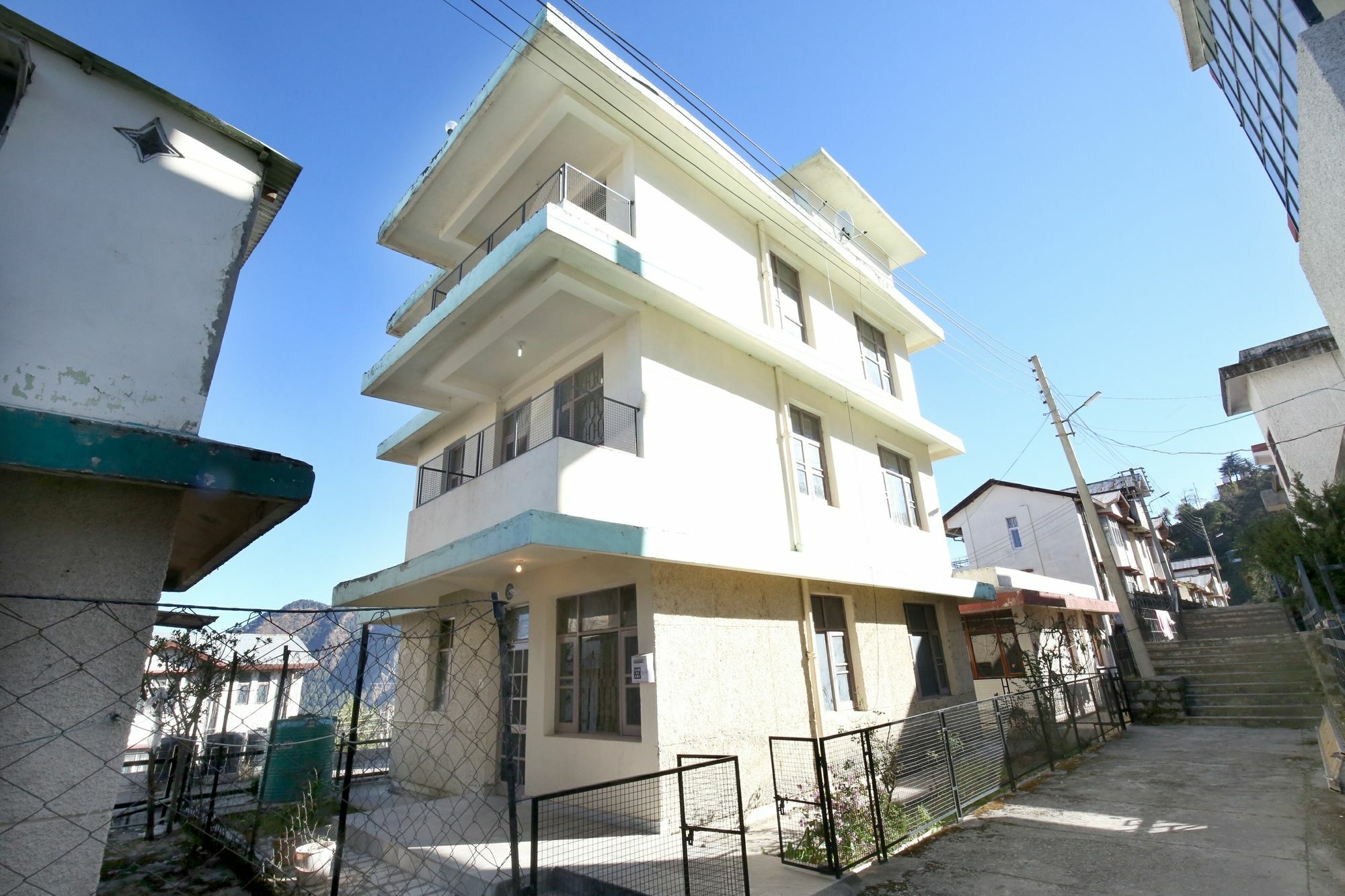 Elegant 3Bhk Abode In Shoghi, Shimla Apartment Exterior photo